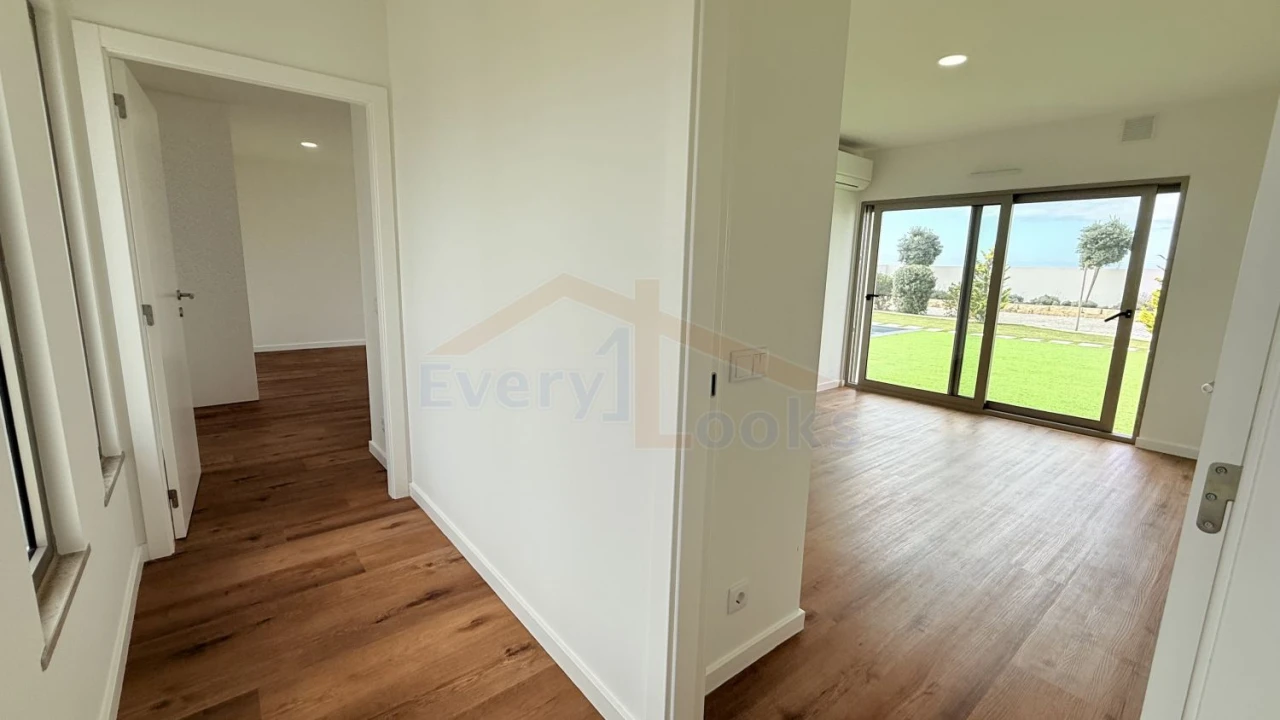 Moradia T4 para Venda em Atouguia da Baleia Foto 22