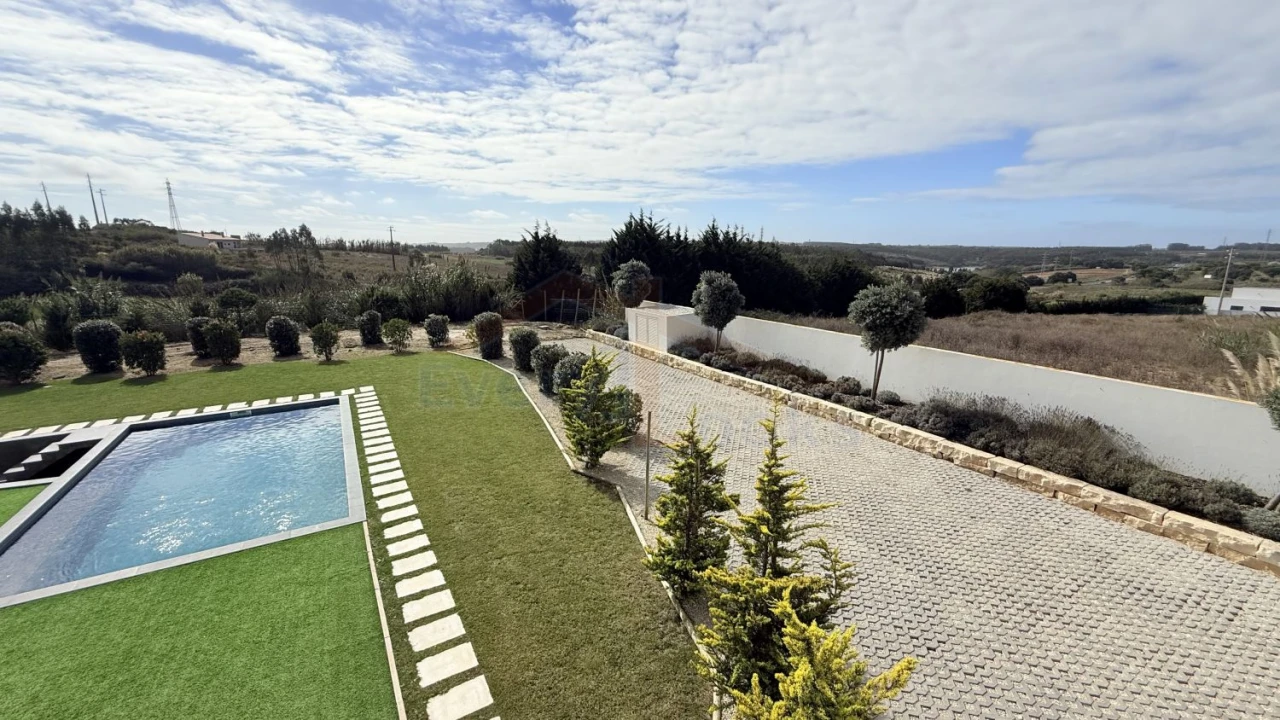 Moradia T4 para Venda em Atouguia da Baleia Foto 7