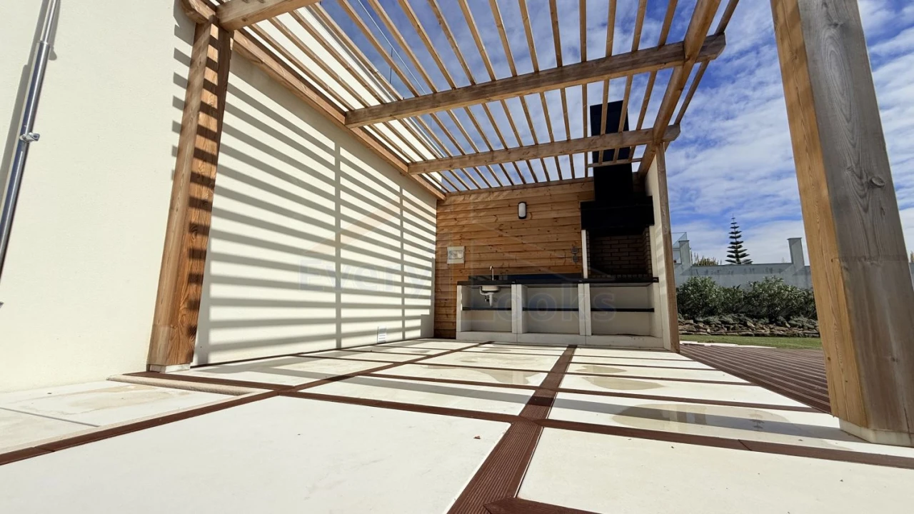 Moradia T4 para Venda em Atouguia da Baleia Foto 13