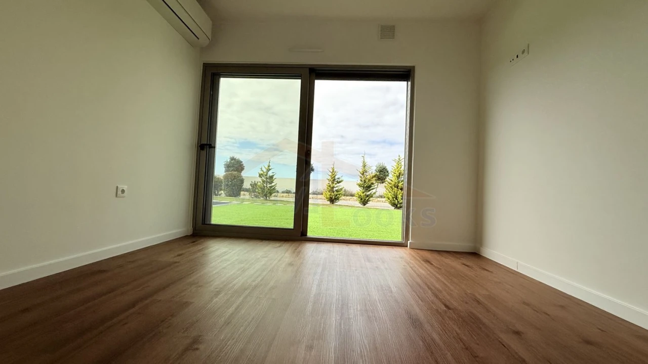 Moradia T4 para Venda em Atouguia da Baleia Foto 26