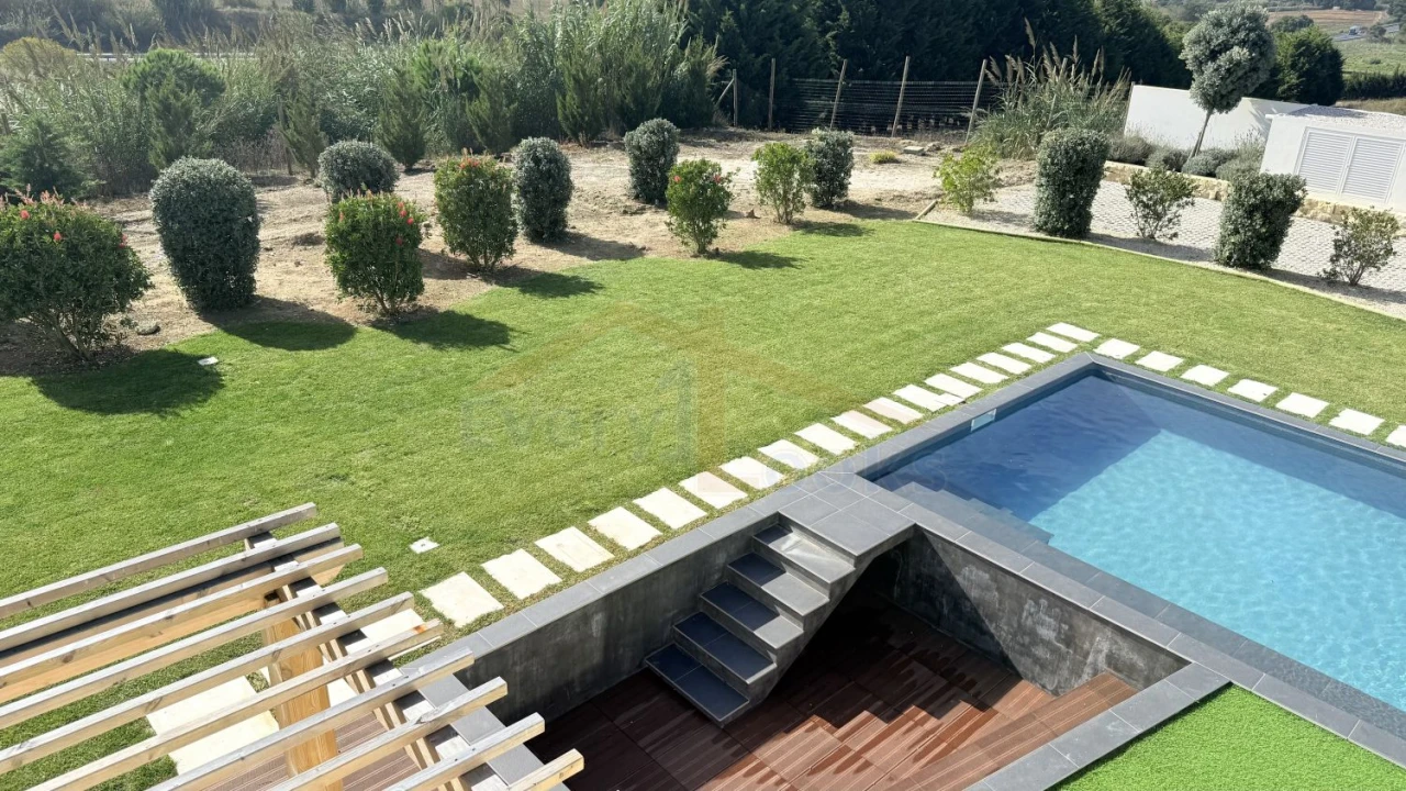 Moradia T4 para Venda em Atouguia da Baleia Foto 5