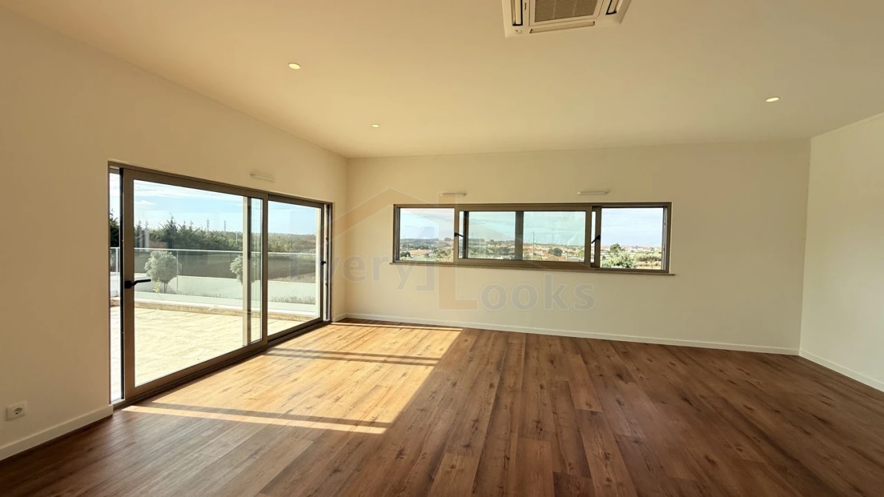 Moradia T4 para Venda em Atouguia da Baleia Foto 15