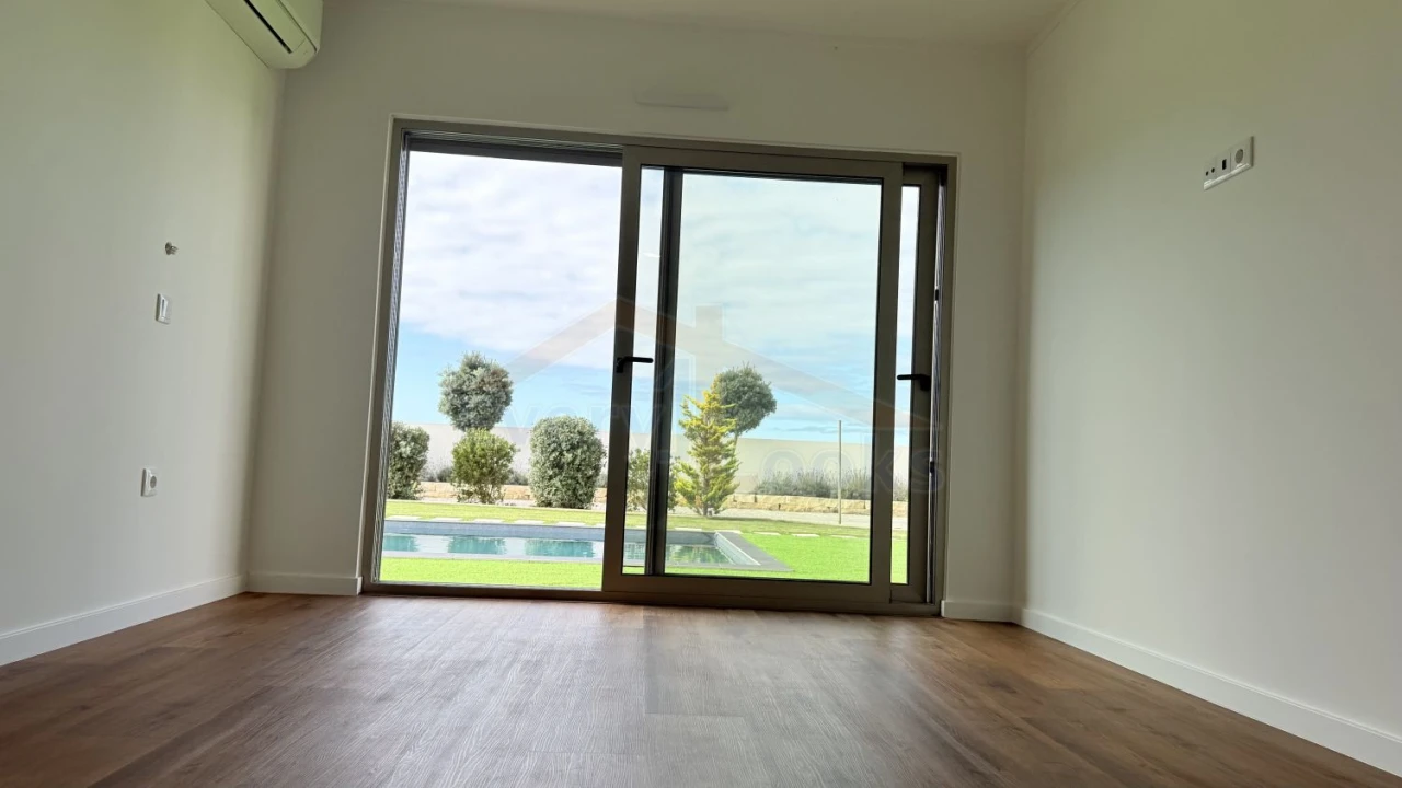 Moradia T4 para Venda em Atouguia da Baleia Foto 21