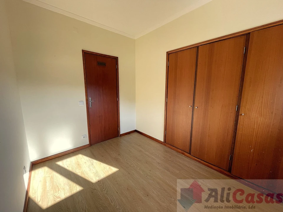 Apartamento T3 para Venda em Vilar de Andorinho Foto 24