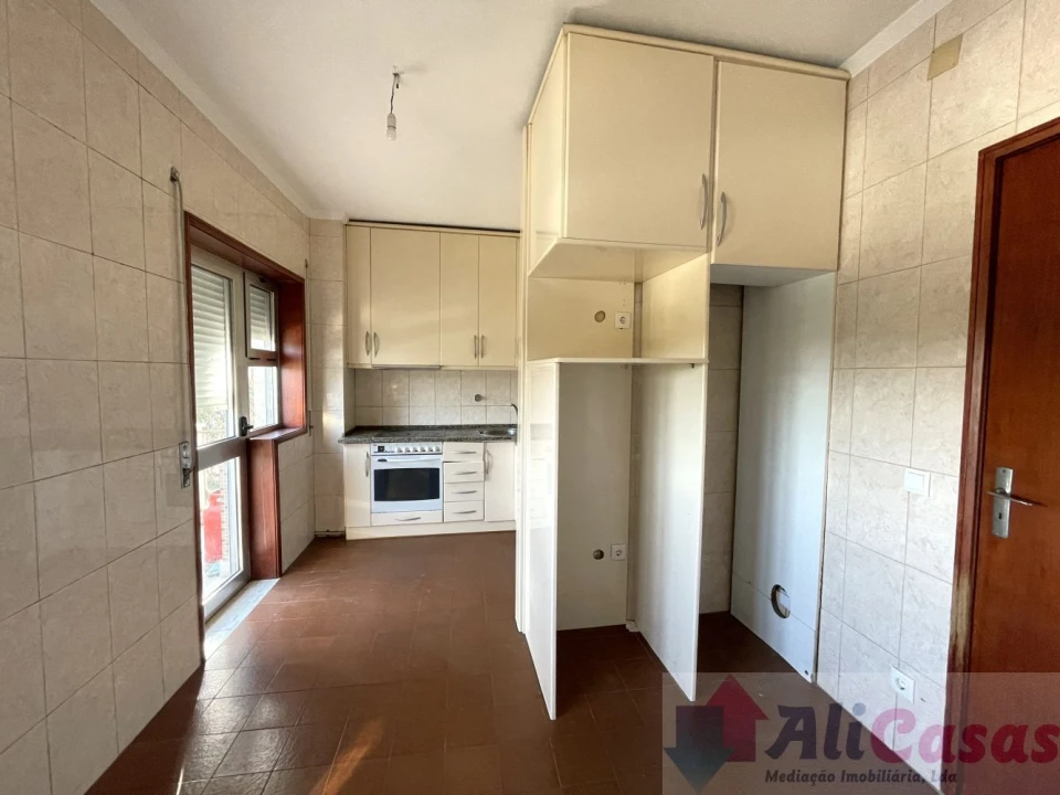 Apartamento T3 para Venda em Vilar de Andorinho Foto 11