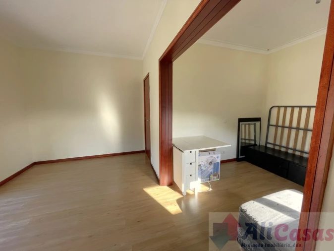 Apartamento T3 para Venda em Vilar de Andorinho Foto 8