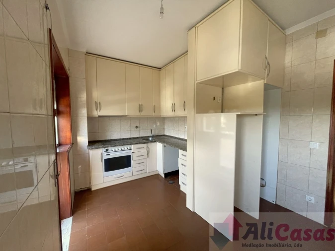 Apartamento T3 para Venda em Vilar de Andorinho Foto 12