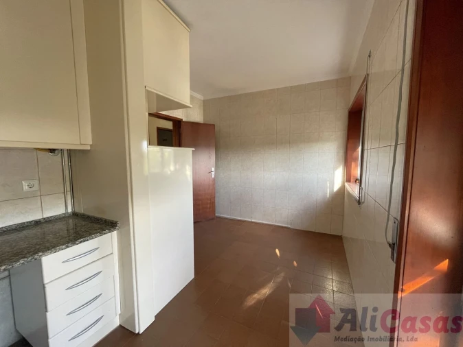 Apartamento T3 para Venda em Vilar de Andorinho Foto 13