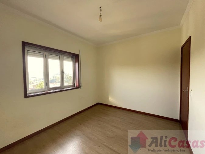 Apartamento T3 para Venda em Vilar de Andorinho Foto 31