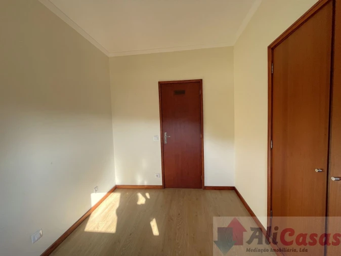 Apartamento T3 para Venda em Vilar de Andorinho Foto 22