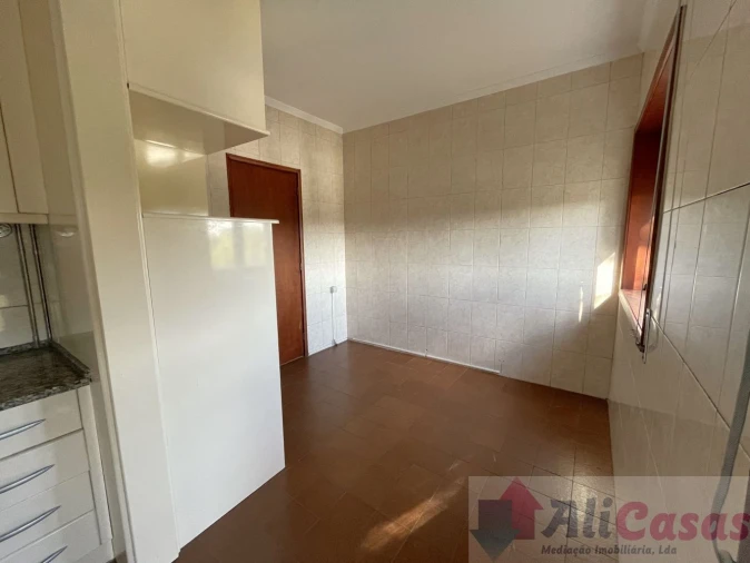 Apartamento T3 para Venda em Vilar de Andorinho Foto 14