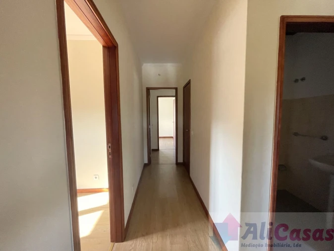 Apartamento T3 para Venda em Vilar de Andorinho Foto 25
