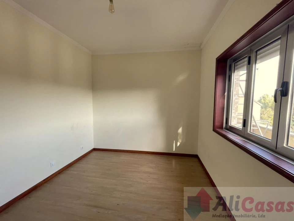 Apartamento T3 para Venda em Vilar de Andorinho Foto 29