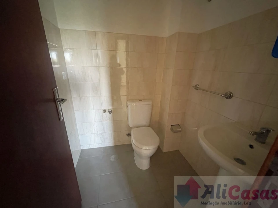 Apartamento T3 para Venda em Vilar de Andorinho Foto 27