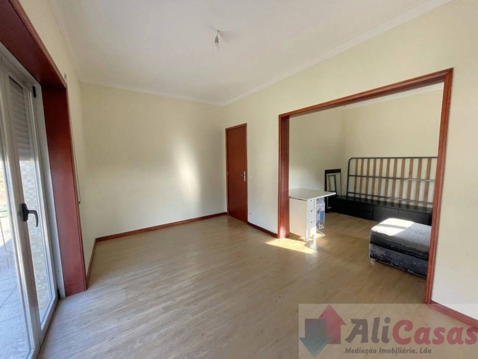 Apartamento T3 para Venda em Vilar de Andorinho Foto 9