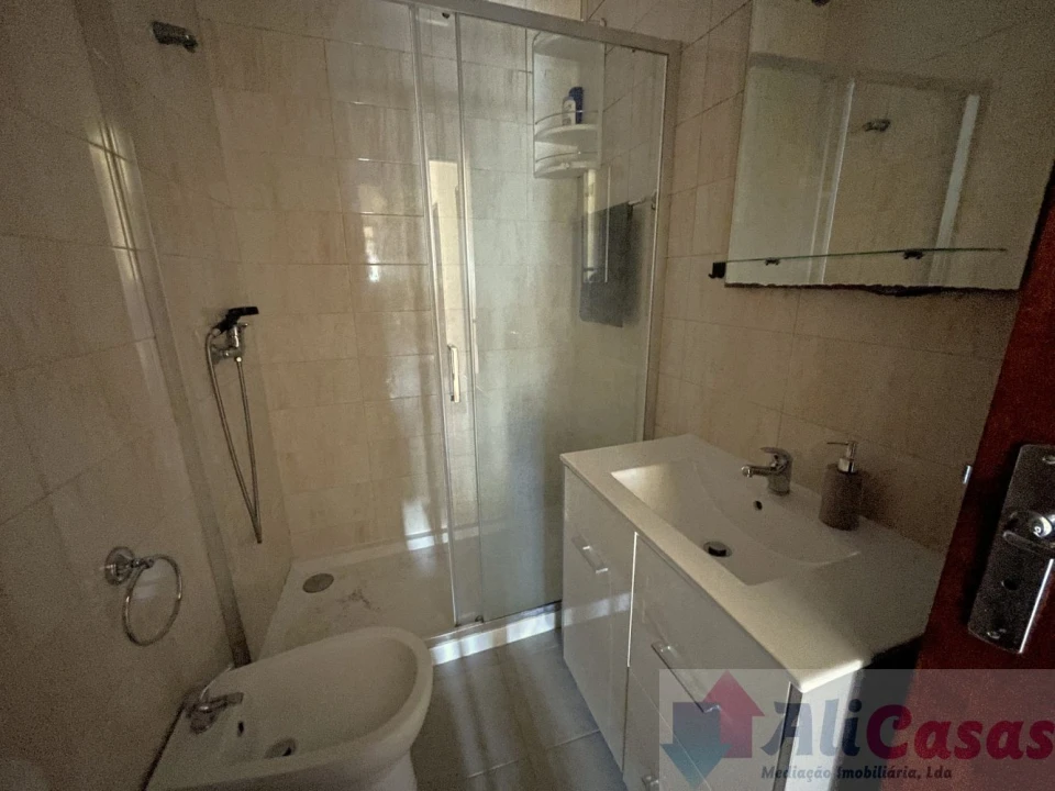 Apartamento T3 para Venda em Vilar de Andorinho Foto 32