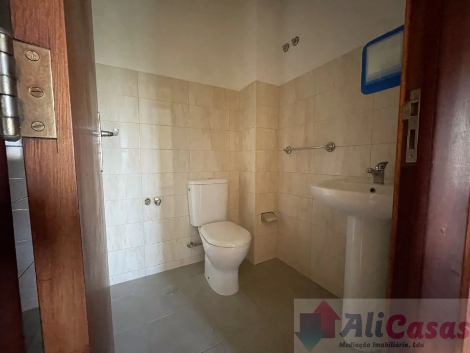 Apartamento T3 para Venda em Vilar de Andorinho Foto 26