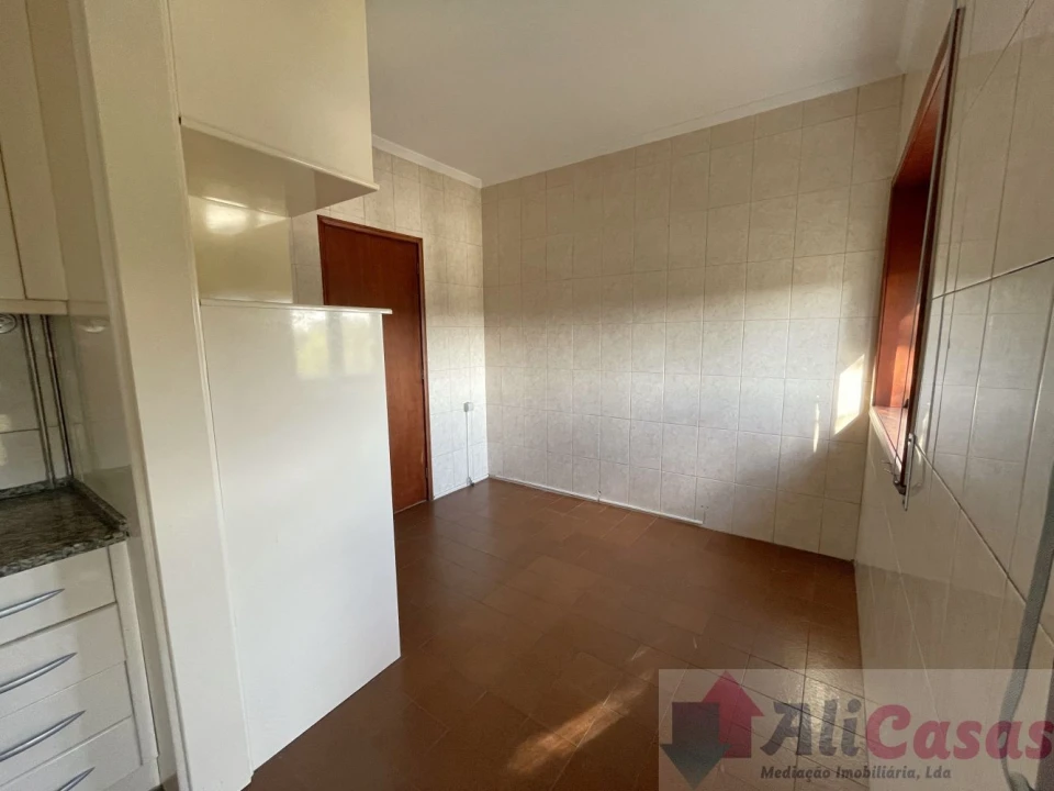 Apartamento T3 para Venda em Vilar de Andorinho Foto 14