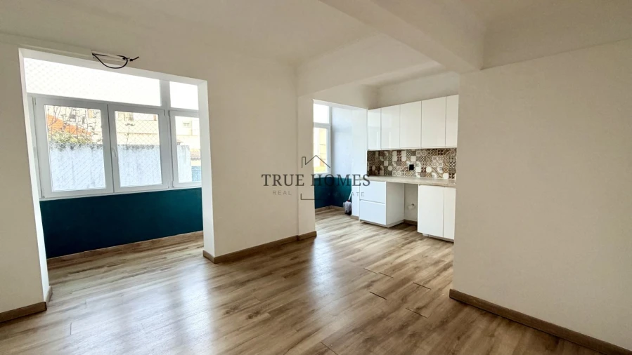 Apartamento T3 para Venda em Laranjeiro e Feijó Foto 1