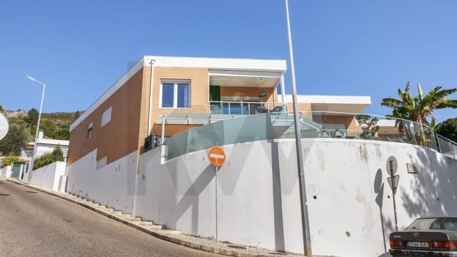 Moradia T3 para Venda em Sesimbra (Santiago)