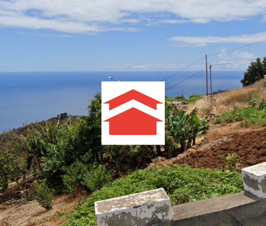 Terreno para Venda em Ribeira Brava Foto 1