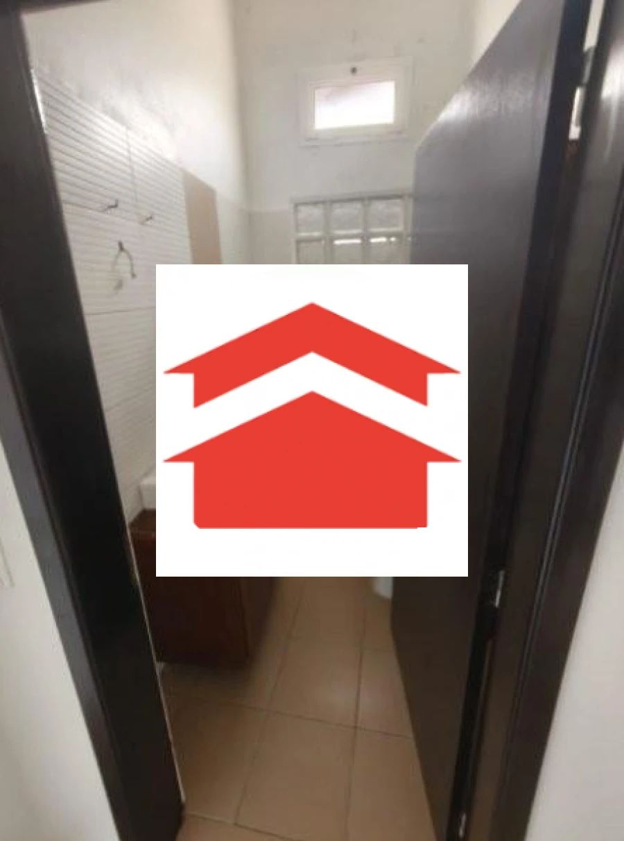 Moradia T4 para Venda em Estreito de Camara de Lobos Foto 12