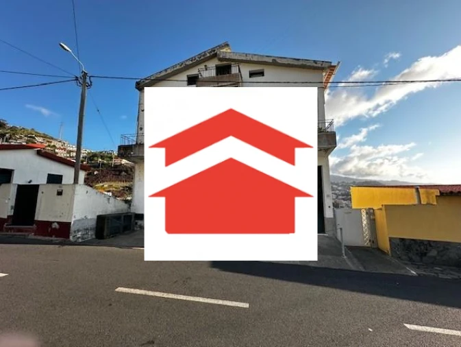 Moradia T4 para Venda em Estreito de Camara de Lobos Foto 3