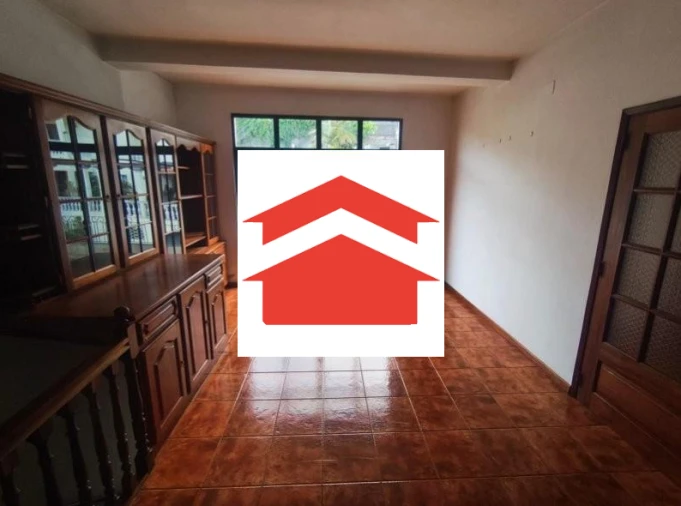 Moradia T4 para Venda em Estreito de Camara de Lobos Foto 8