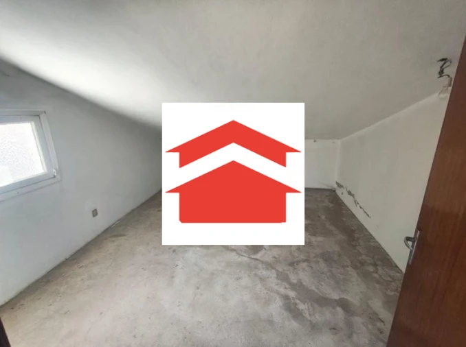 Moradia T4 para Venda em Estreito de Camara de Lobos Foto 14