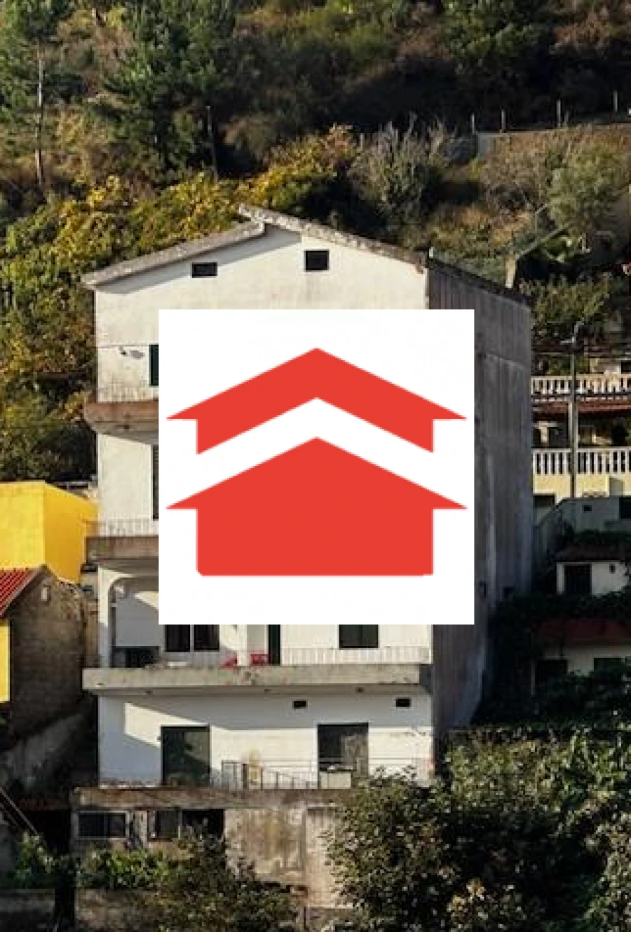 Moradia T4 para Venda em Estreito de Camara de Lobos Foto 2