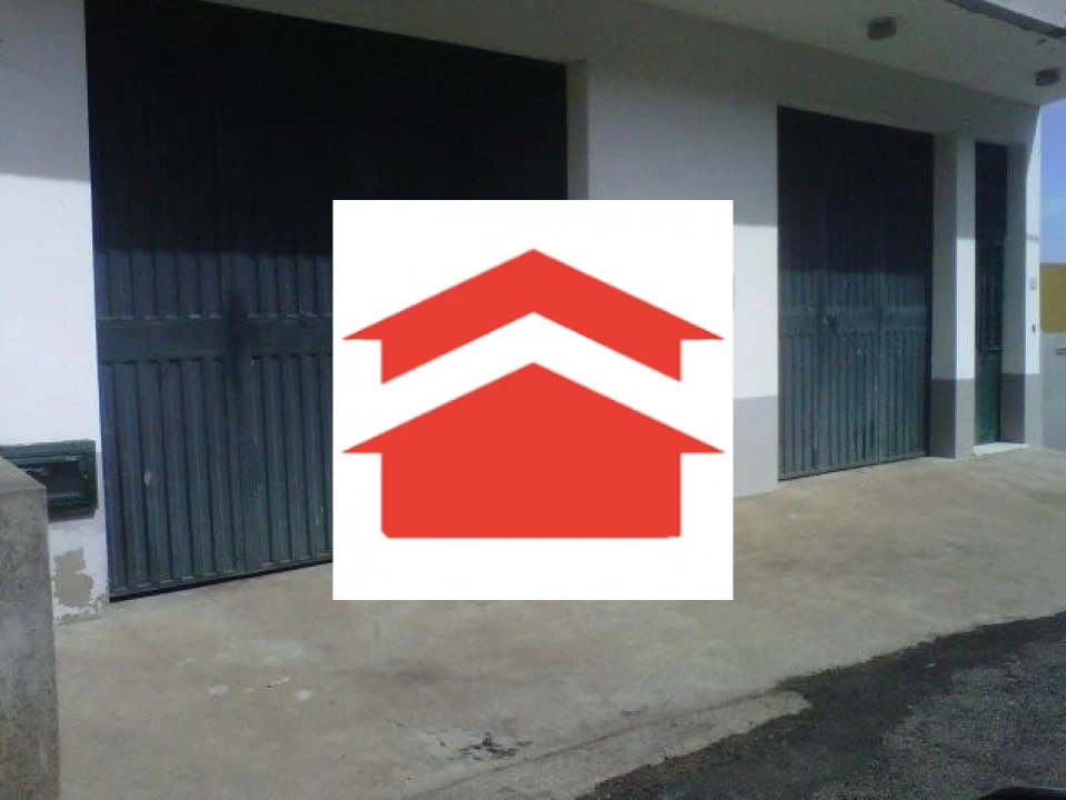 Moradia T4 para Venda em Estreito de Camara de Lobos Foto 4