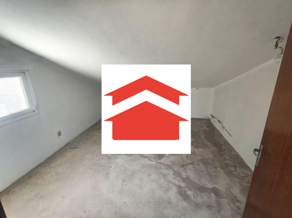 Moradia T4 para Venda em Estreito de Camara de Lobos Foto 14