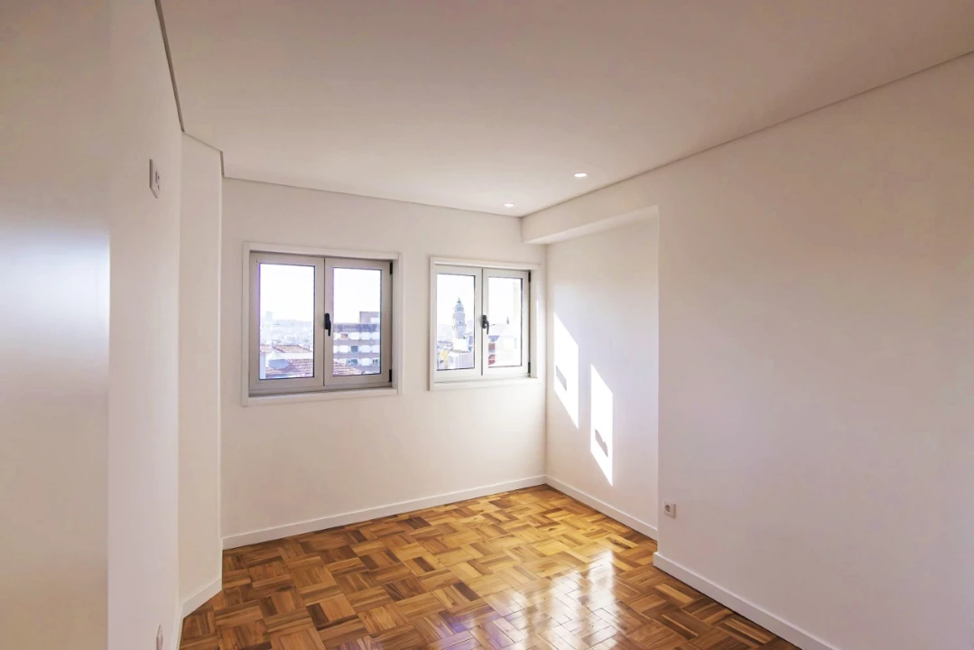 Apartamento T4 para Venda em Cedofeita, Santo Ildefonso, Sé, Miragaia, São Nicolau e Vitória Foto 3