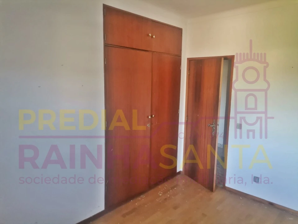 Moradia T5 para Venda em Cernache Foto 18