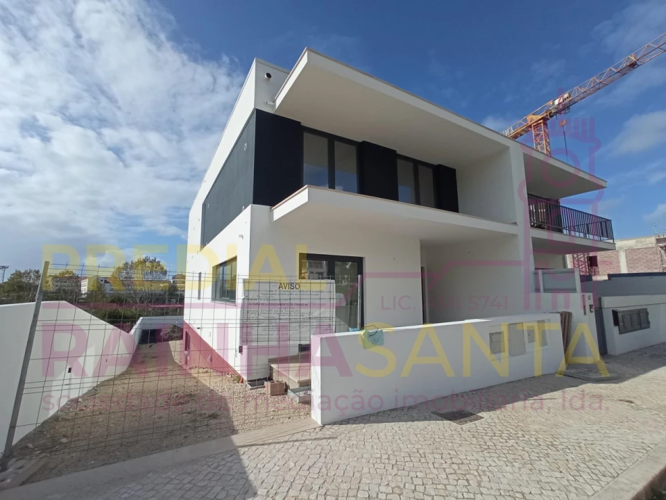 Moradia T4 para Venda em Tavarede Foto 1