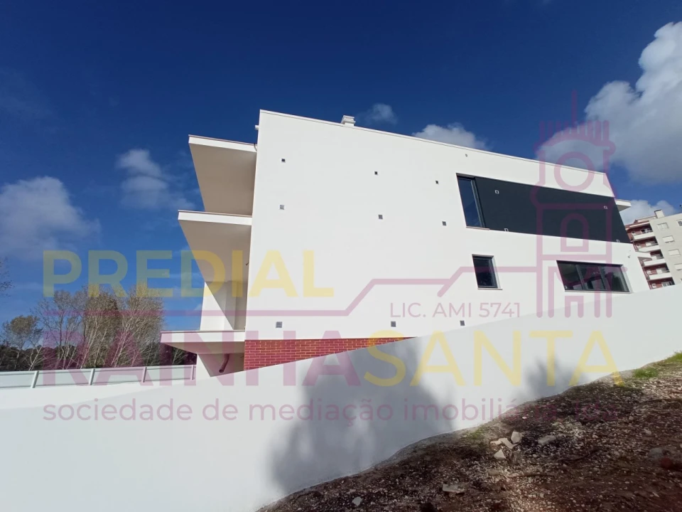 Moradia T4 para Venda em Tavarede Foto 4