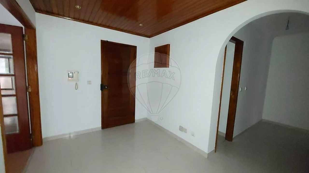 Apartamento T2 para Venda em Algueirão-Mem Martins Foto 10