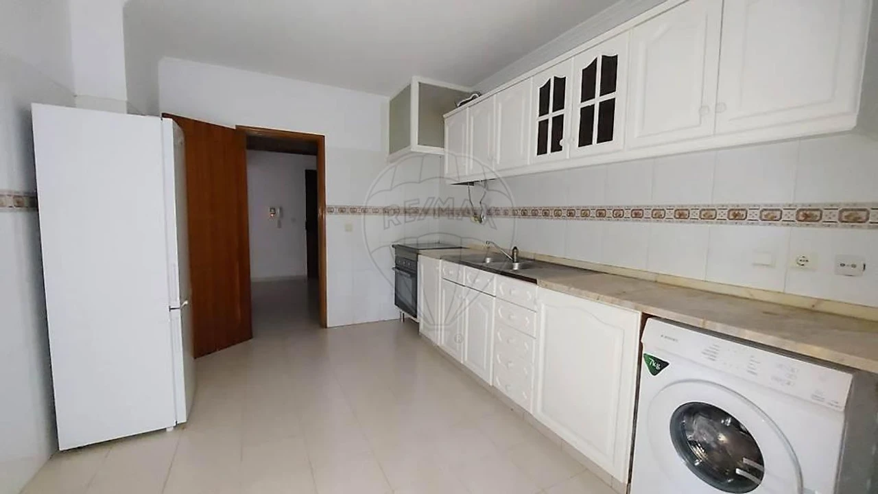 Apartamento T2 para Venda em Algueirão-Mem Martins Foto 3