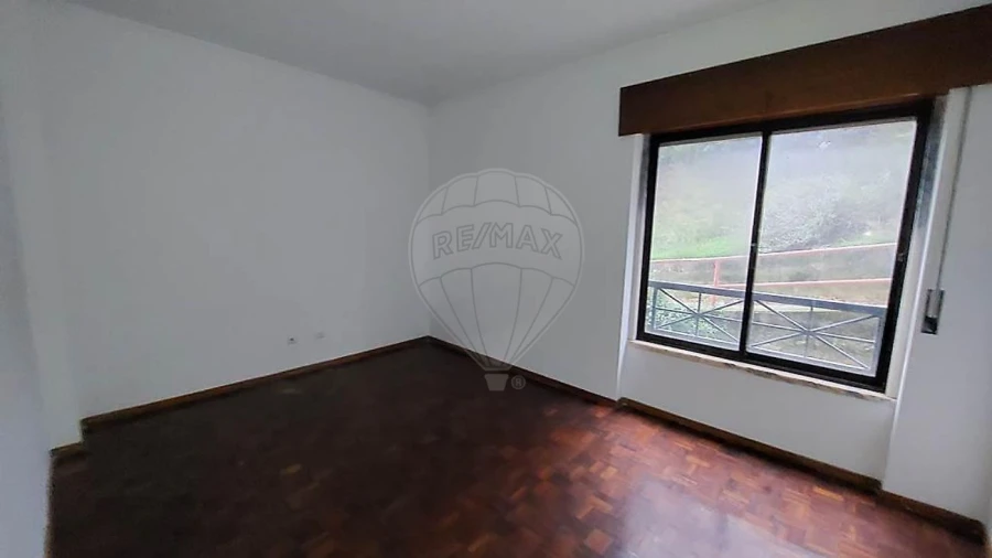 Apartamento T2 para Venda em Algueirão-Mem Martins Foto 2
