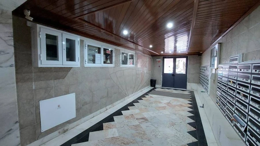 Apartamento T2 para Venda em Algueirão-Mem Martins Foto 16