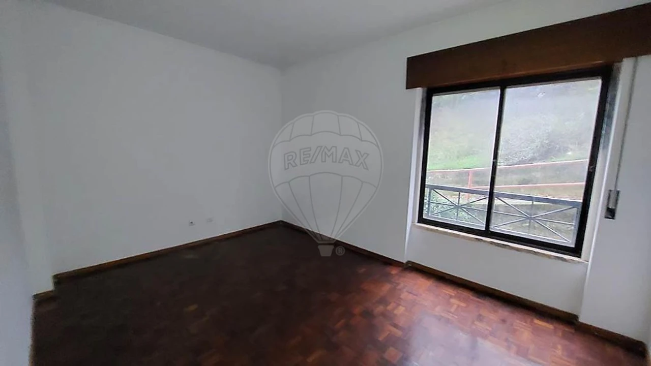 Apartamento T2 para Venda em Algueirão-Mem Martins Foto 2