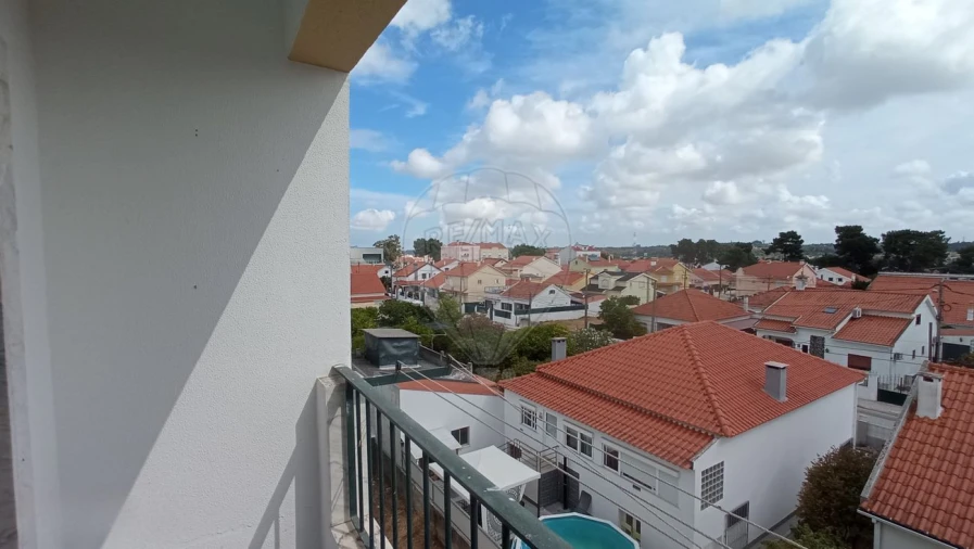 Apartamento T2 para Venda em Quinta do Conde Foto 13