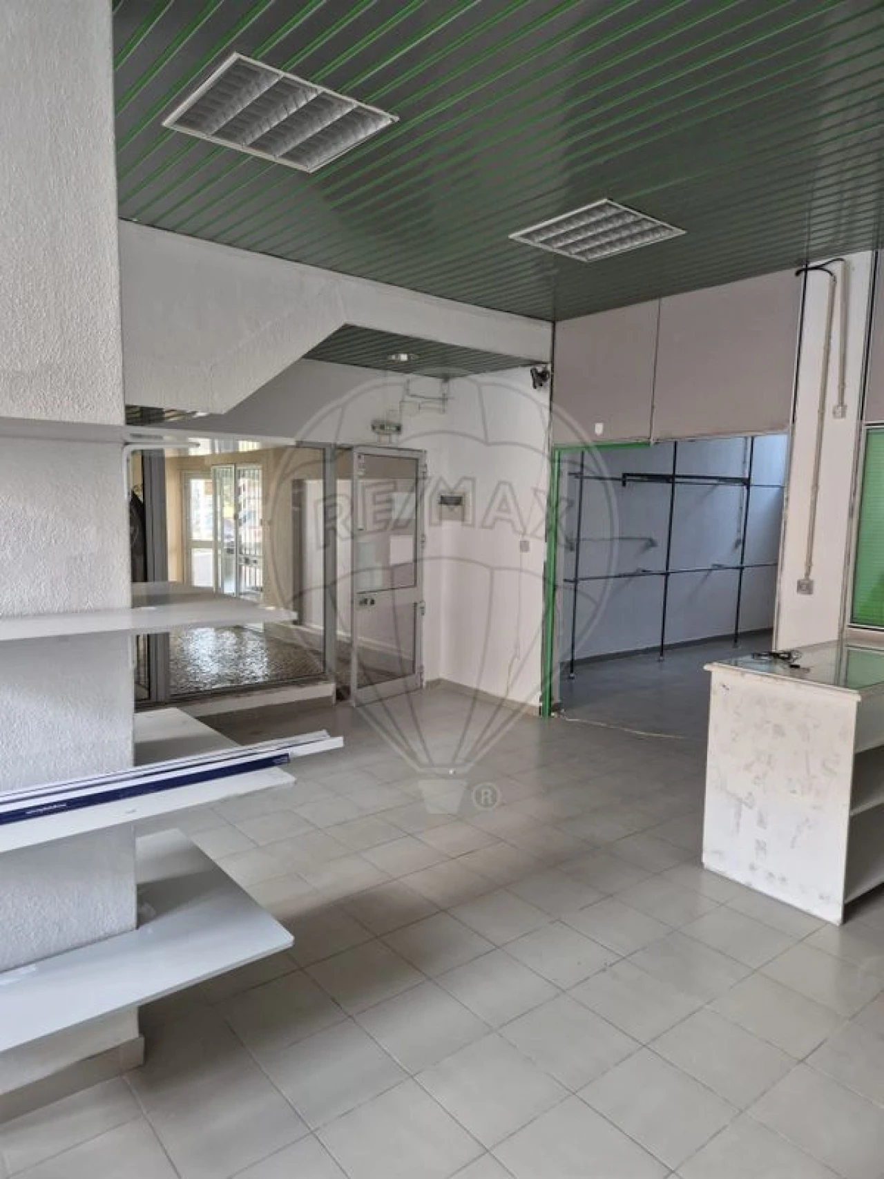 Loja para Venda em Massamá e Monte Abraão Foto 12