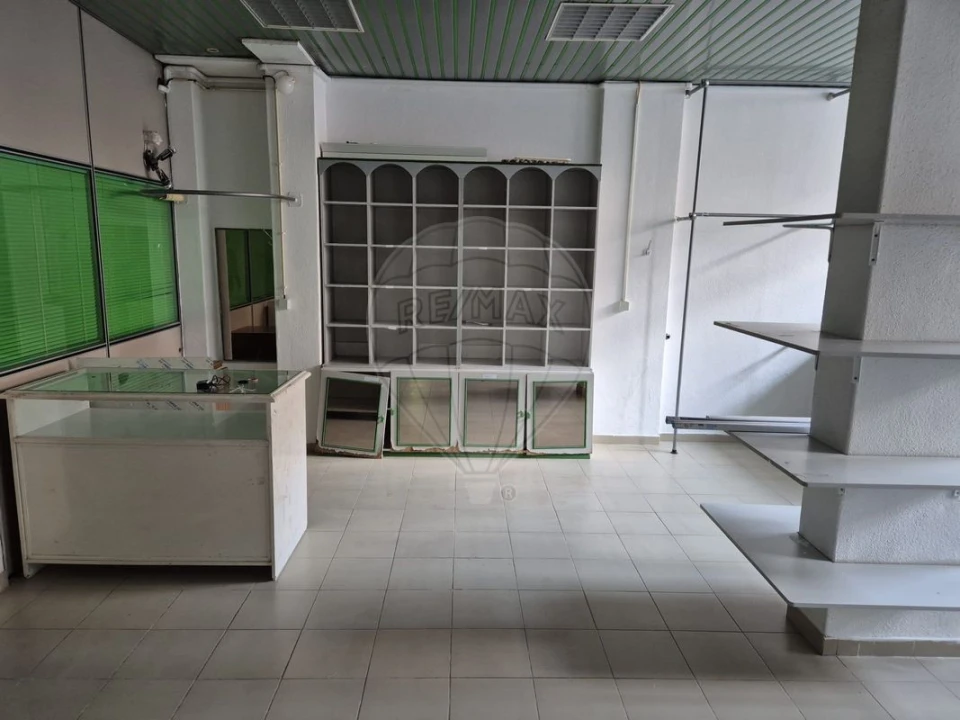 Loja para Venda em Massamá e Monte Abraão Foto 14