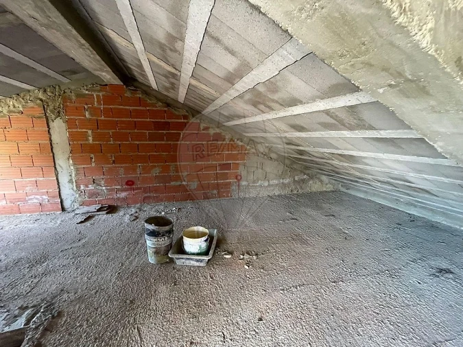 Moradia T6 para Venda em Vialonga Foto 30