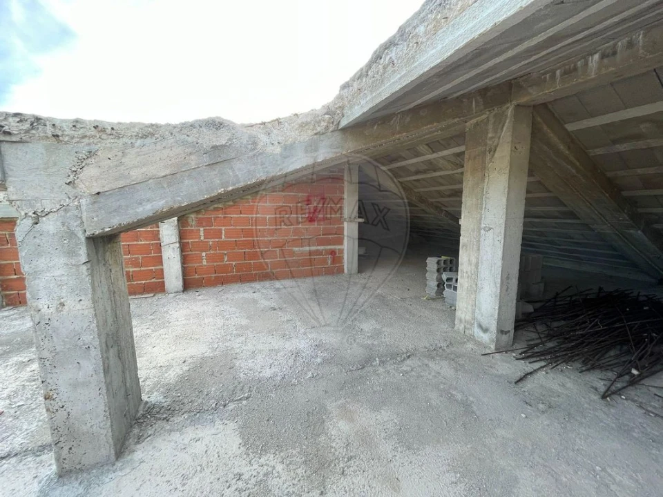 Moradia T6 para Venda em Vialonga Foto 25