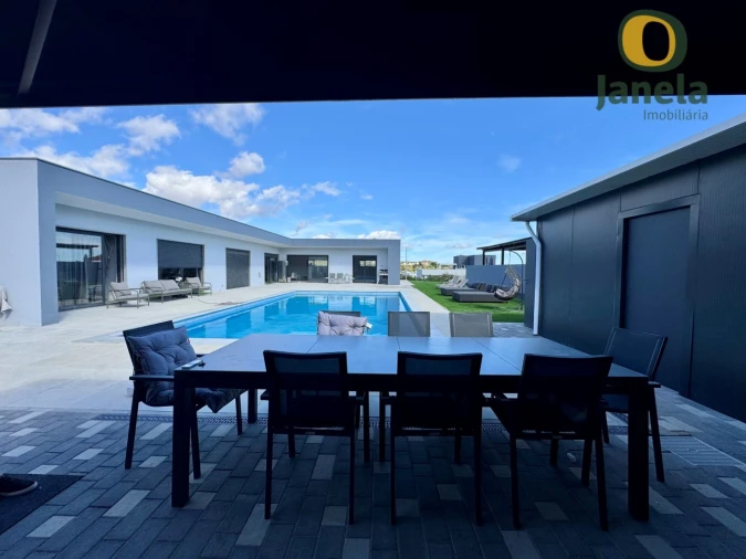 Moradia T3 para Venda em Quelfes Foto 13