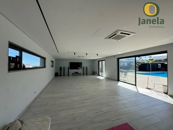 Moradia T3 para Venda em Quelfes Foto 17