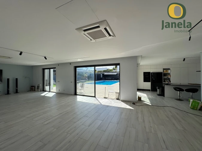 Moradia T3 para Venda em Quelfes Foto 19