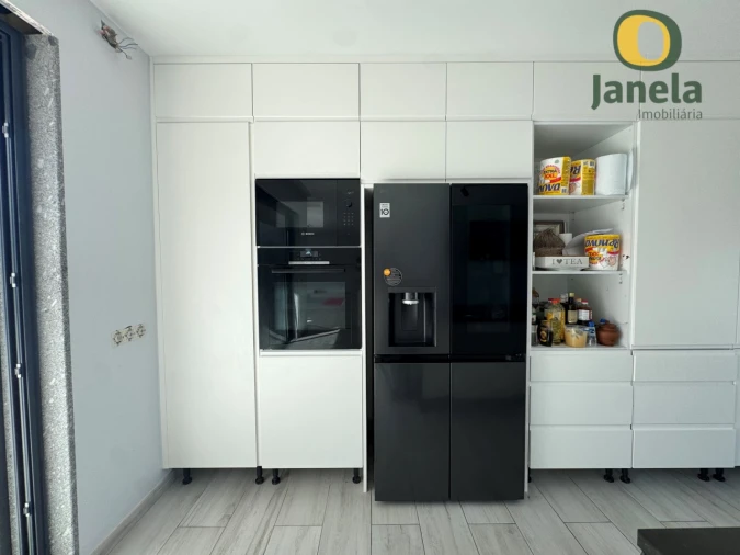 Moradia T3 para Venda em Quelfes Foto 25